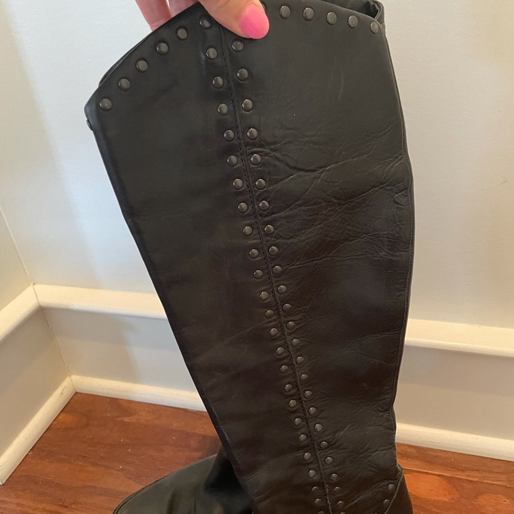 Born black boots